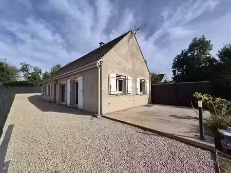 location maison 4 pièces 78 m² à etrépagny (27150)  1 100 €