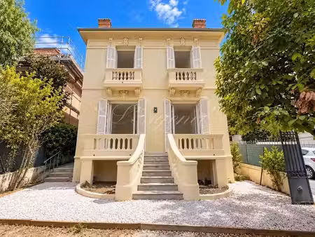 location locaux professionnels 4 pièces à nice (06000)  2 330 €