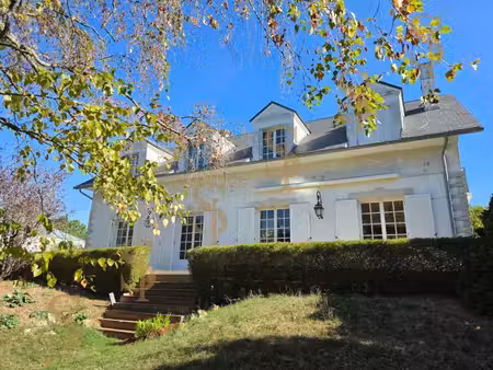 maison familiale de 263m² avec grand jardin arboré