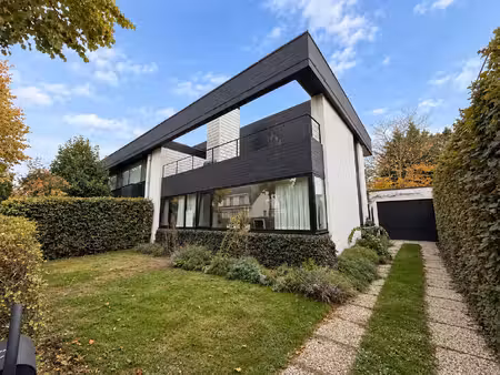huis te koop in hove met 2 slaapkamers