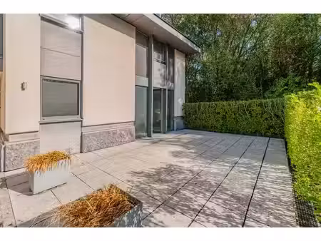 appartement lumineux avec terrasse  2 emplacements et cave