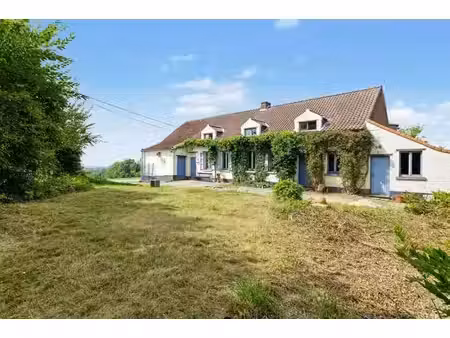 authentique fermette sur un terrain de pas moins de 46 ares