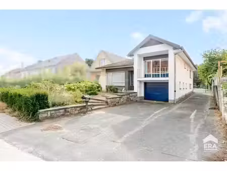 maison avec grand espace polyvalent  double garage et jardin