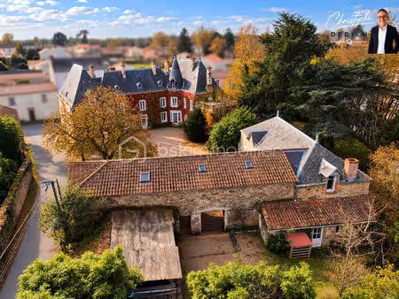 demeure de 700 m² à la chaize-le-vicomte