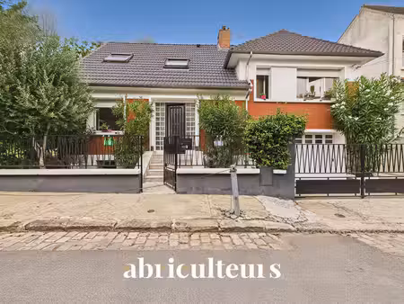 maison ancienne à vendre dans le quartier roissys