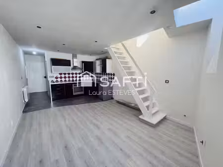 l'esprit maison de ville pour ce superbe appartement indépendant !