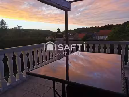 spacieuse maison rénovée avec jardin et sauna
