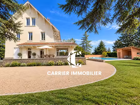 maison de caractere  superbe parc et piscine