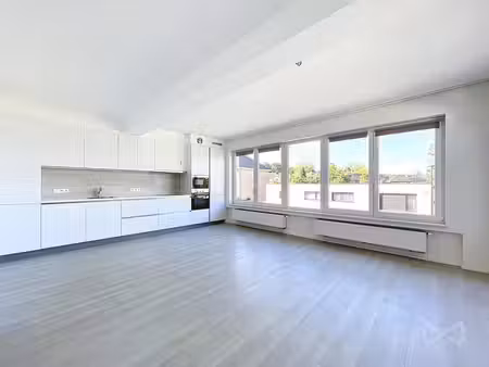 linkebeek - spacieux appartement duplex avec 3 chambres