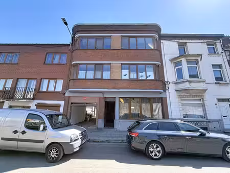 immeuble de rapport 5 unités plus 8 garages