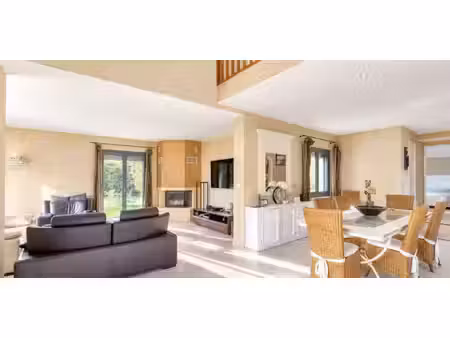 villa avec piscine et terrasse collonges-au-mont-d’or (69)