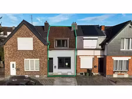 maison 2ch  rénovée  terrasse   jardin  accès arrière  peb c