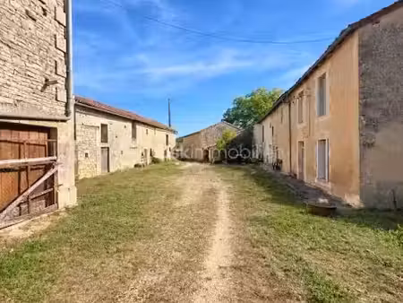 vente ferme 7 pièces 144 m² à verteuil-sur-charente (16510)  86 000 €