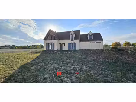 belle maison de 135 m² avec double garage et terrain de 1 571 m²