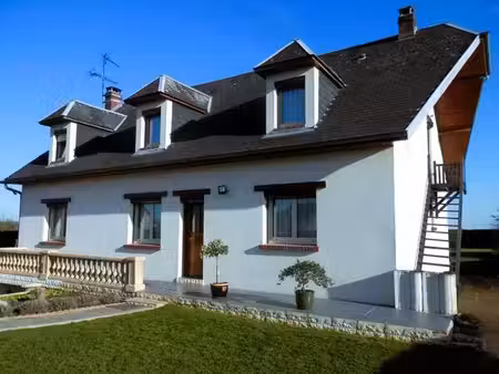 grande maison sur sous-sol avec 6 chambres  véranda  terrasse  chenil