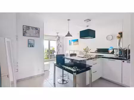 pierre-bénite - t3 de 64 m² - résidence 2020 - balcon - climatisation - stationnement