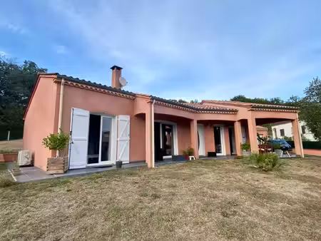 maison plain pied avec garages et jardin attenant