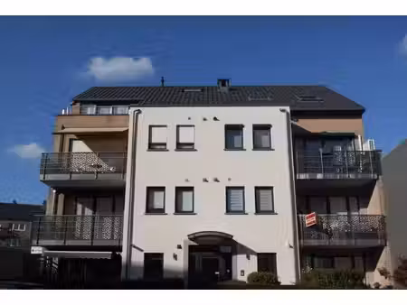 lumineux appartement 2 chambres avec emplacements de parking