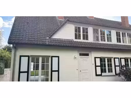 maison à louer à de pinte pour € 1.500 avec 4 chambres à coucher