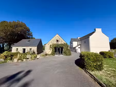propriété de caractère composée de deux maisons et d’un gîte