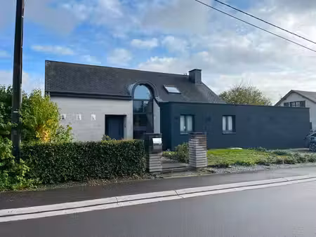 villa rénovée avec vue exceptionnelle et grand jardin