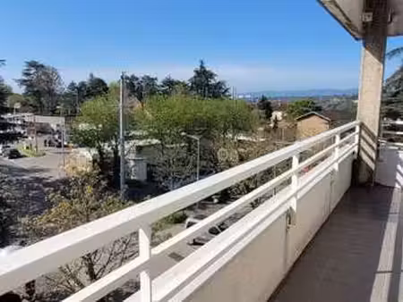 location appartement 3 pièces à fontaines-sur-saône (69270) : à louer 3 pièces / 64m² font