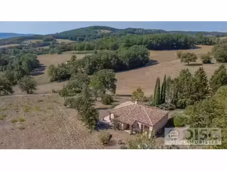 belle maison moderne avec 1 hectare de terrain et belles vues