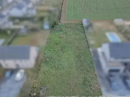 beau terrain dans un environnement agréable