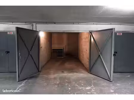 parking fermé / box / garage fermé 13 m² - paris 18ème