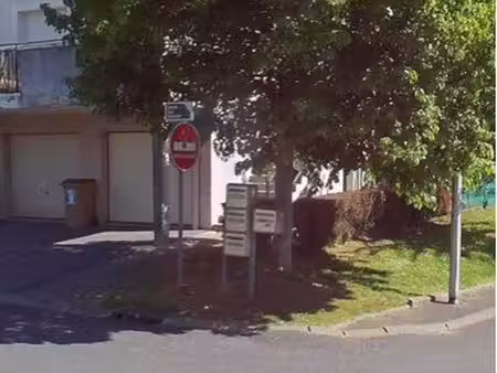duplex à la haie bertrand quartier très recherché s’en charge de copropriété très bon comp