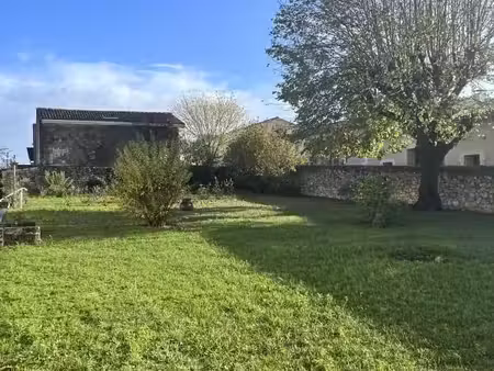 terrain 636 m² haux