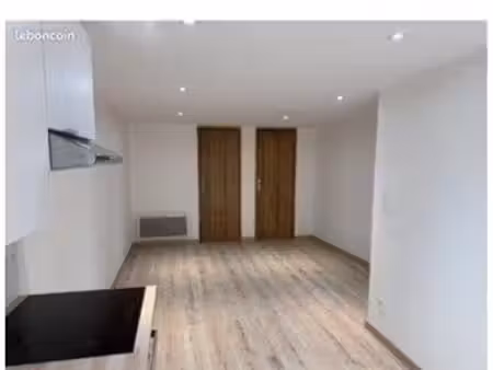 studio dans immeuble entièrement rénové