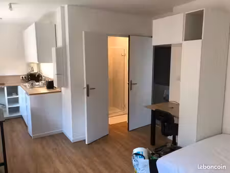 studio meublé entièrement rénové – centre lannion – disponible début novembre