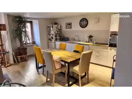 appartement t4 en duplex - plein centre de pluvigner - 85m²