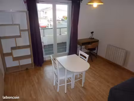 t2 meublé avec parking et terrasse
