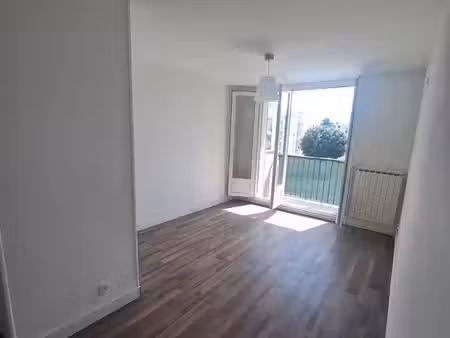 appartement t4 / 3 chambres – 62 5 m² – 2 balcons – seyssinet-pariset