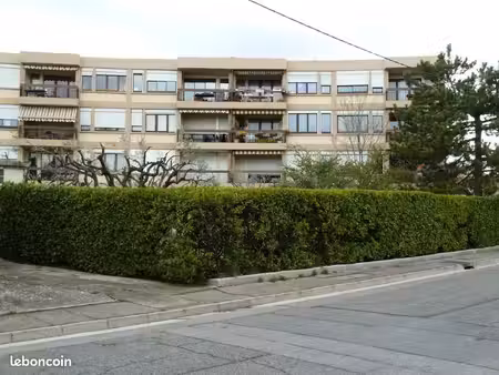 loue apppartement t 3 à vitrolles