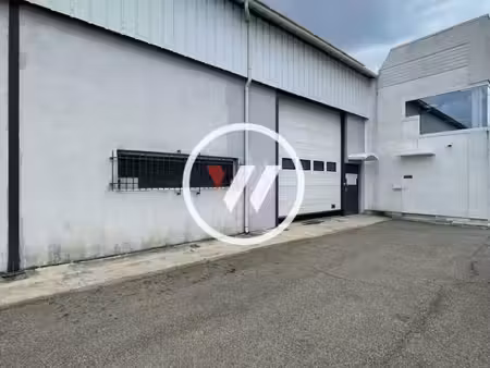 local d'activité 920 m²