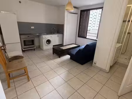 à louer rue de forbin 13003 t2