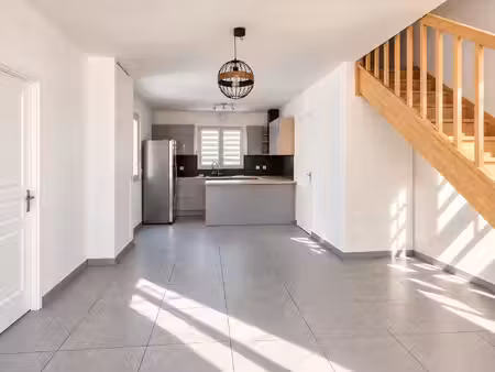 maison t4 de 80 m2 avec jardin et stationnement le revest-le