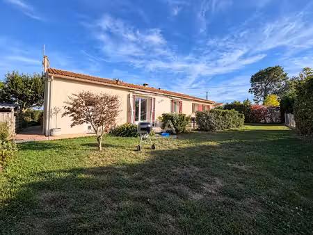 maison familiale de plain-pied de 130 m² à saint-georges-des-coteaux