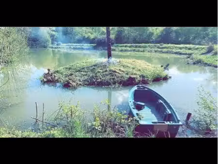 etang / lac avec île au centre