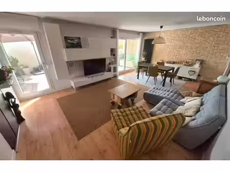 bel appartement t3 lumineux (traversant) au dernier étage d'une petite résidence sécurisée