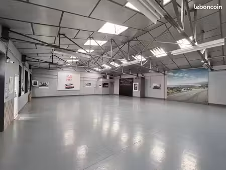 local d’activité indépendant 300 m² + cour privative 300 m² très forte visibilité