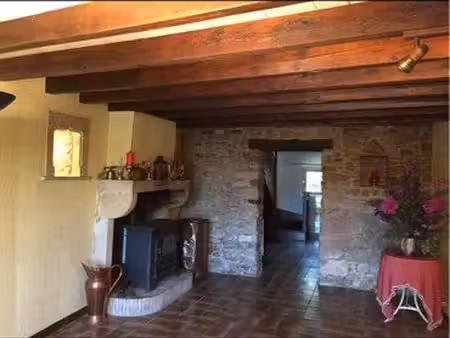 maison en pierre proche solutré