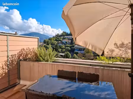 2 pièces 45m2 + terrasse et parkings