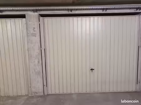 garage box fermé à louer au monastère de cimiez