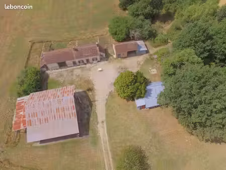 longère à rénové sur 5 hectares