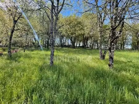 terrain 1 710 m² martel