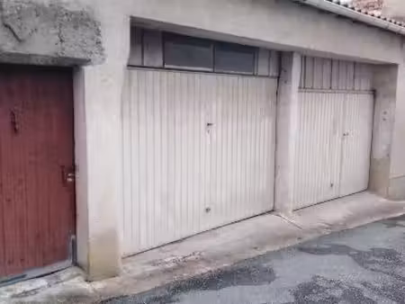 2 garages
